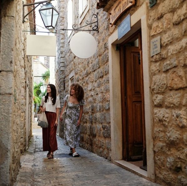 Cene smeštaja u Budvi za predsezonu i leto 2026.